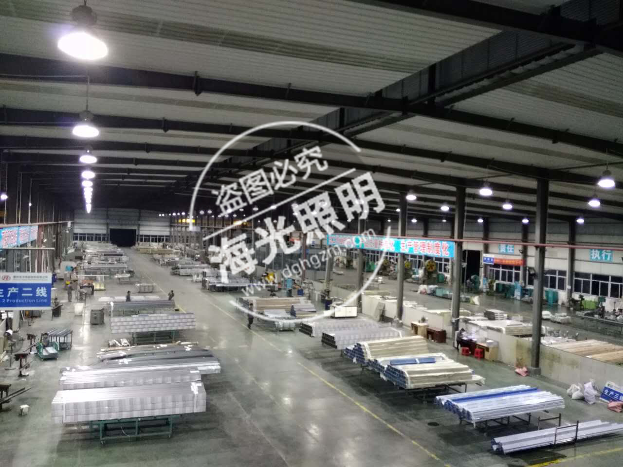 海光照明为惠州市方特新材料有限公司提供400W金卤灯工厂灯安装效果图