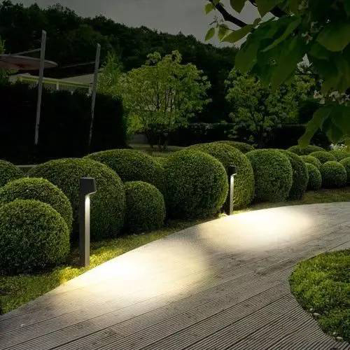 不同庭院灯可营造不同的灯光照明环境