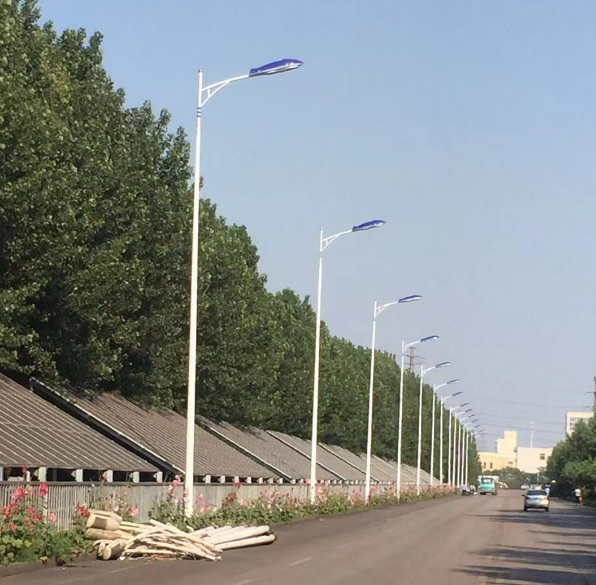 太阳能路灯和市电LED路灯两者优点缺点对比