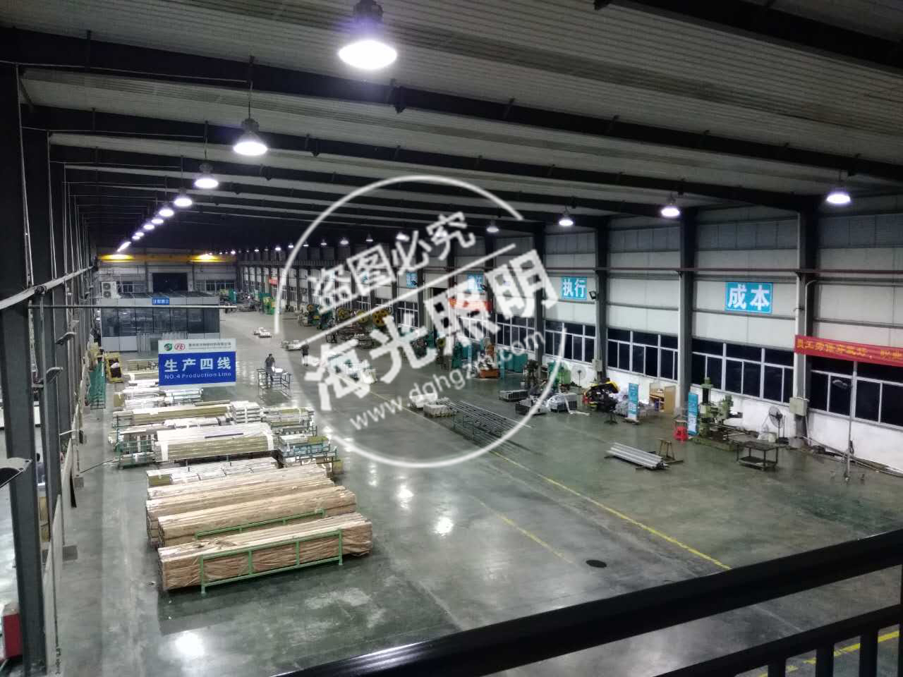 海光照明为惠州市方特新材料有限公司提供400W金卤灯工厂灯安装效果图