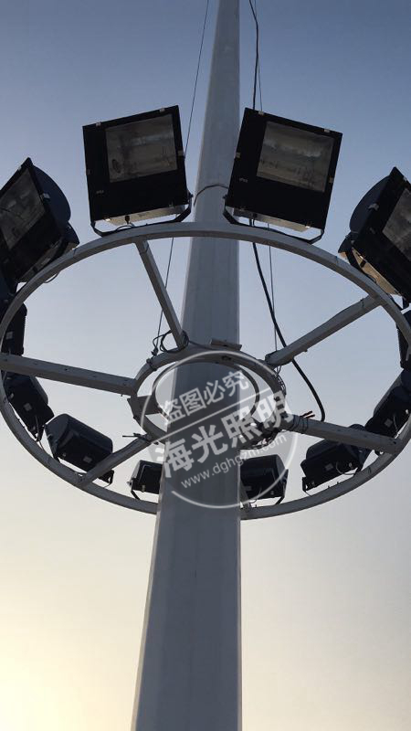 天津25米自动升降高杆灯12*1000W金卤灯泛光灯实物安装施工效果图