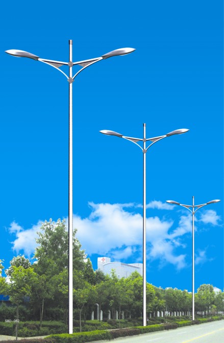 太阳能路灯和普通路灯有什么区别以及优势？