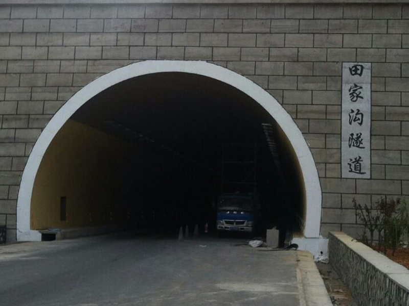 Light sea tunnel lights installed 865 sets of Qinhuangdao Funing County Tianjiagou tunnel production